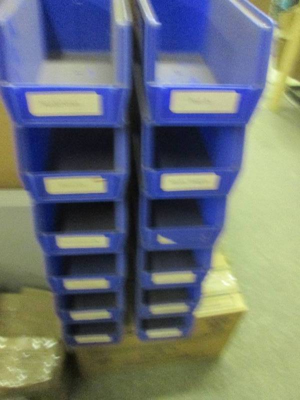 lot 263 image: 12 uline 11x5 12 x X5 blue plas...