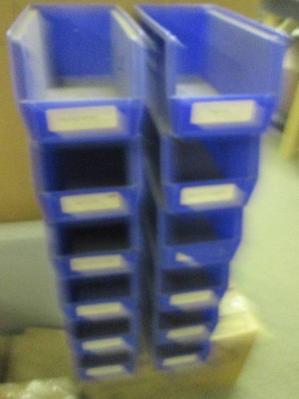 lot 265 image: 12 uline 11x5 12 x X5 blue plas...