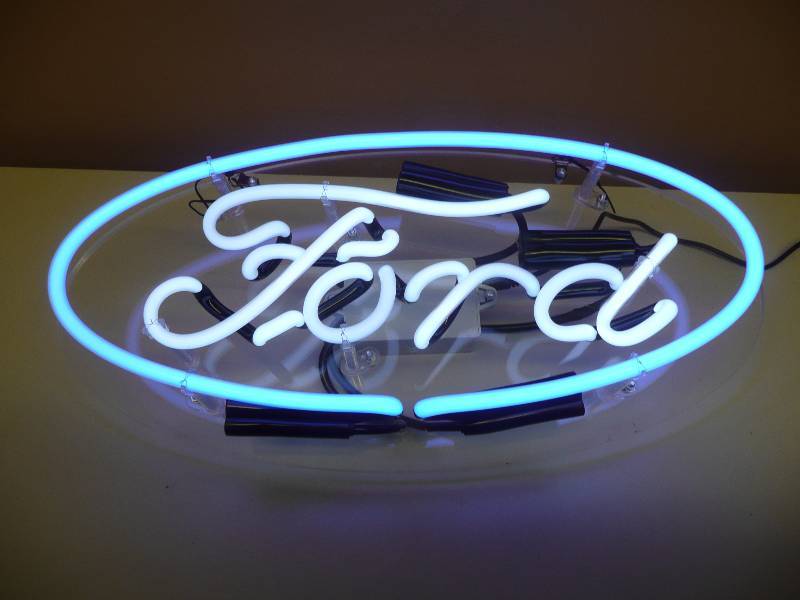 lot 11 image: SMALL FORD OVAL NEON - APPROX 13 BY 8 - NEW IN BOX - SEE PICTURES