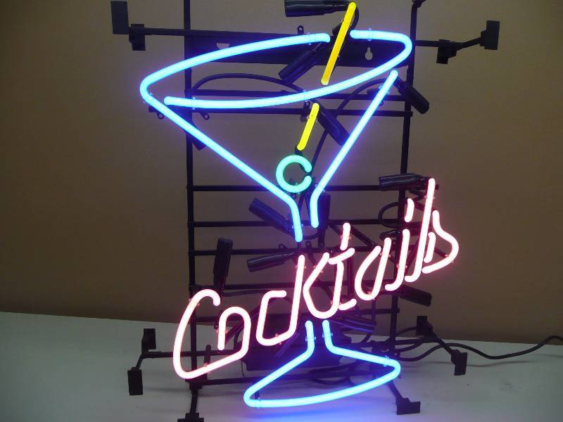 lot 13 image: COCKTAILS - APPROX 23 BY 13 - DISPLAY, IN BOX - SEE PICTURES