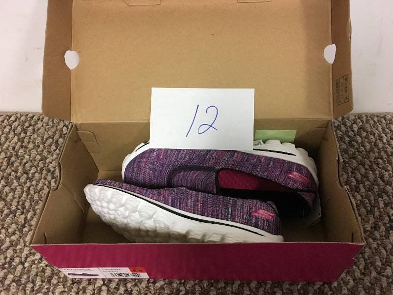 Sketchers Performance Womens Go Walk Glitz Walking Shoes Size 6.5  open box never used