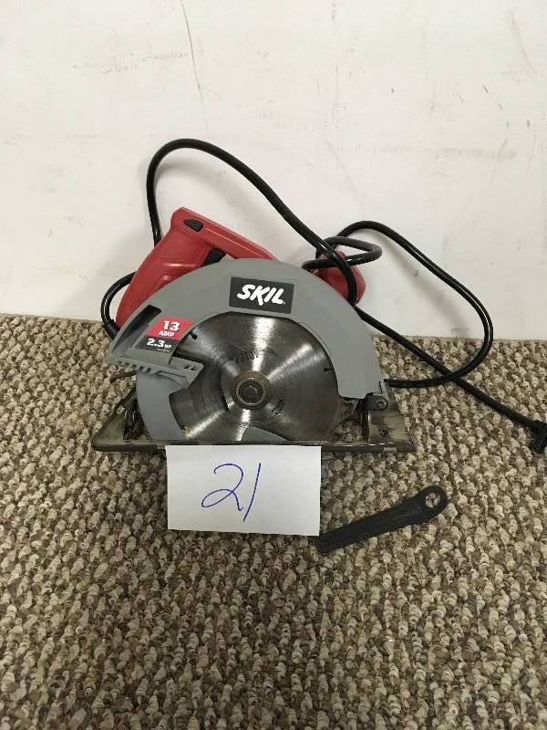 Skil 5080-01 120-Volt 7-14 Inch 13-Amp Spindle Lock Entr Level Circular Saw in working conditions