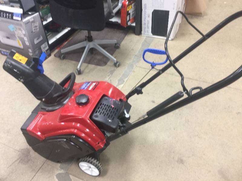 Toro Power Clear 518 ZR 18 in. Single-Stage Gas Snow Blower not used