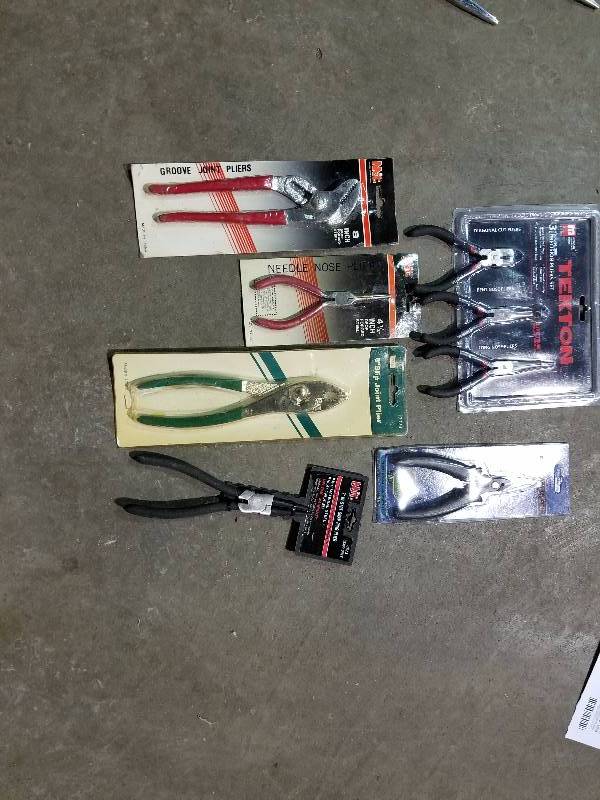 Lot of (6) Pliers - MIT 7in. Snap Ring, 8in. Slip Joint, MIT 4.5in. Needle Nose, MIT 8in. Groove Joint, Tekton 3-Piece, Professional Pliers