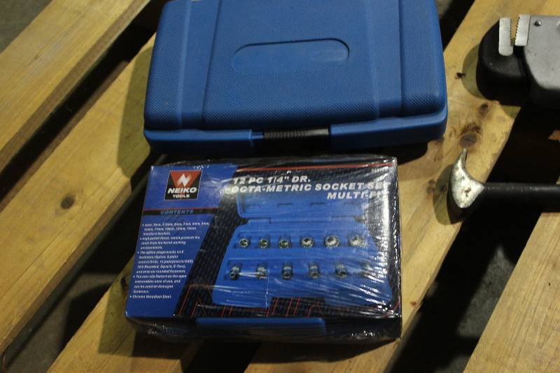 Lot of (2) Tool Sets - Neiko Tools 12-Piece 14in. Drive Octa-Metric Socket Set, 19-Piece Metric Spline Socket Set