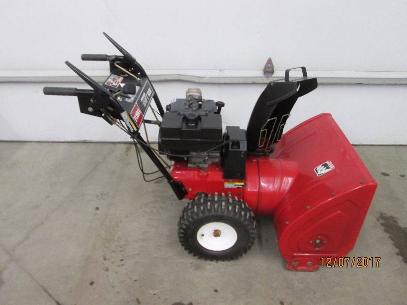 lot 1 image: Toro Snow Blower