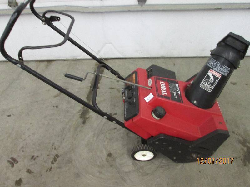 lot 9 image: Toro Snow Blower