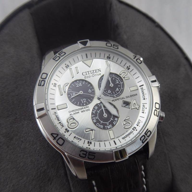 lot 9 image: Citizen Mens Eco-Drive Chronograph Watch