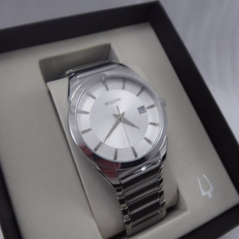 lot 23 image: Bulova Mens Stainless Steel Bracelet Watch