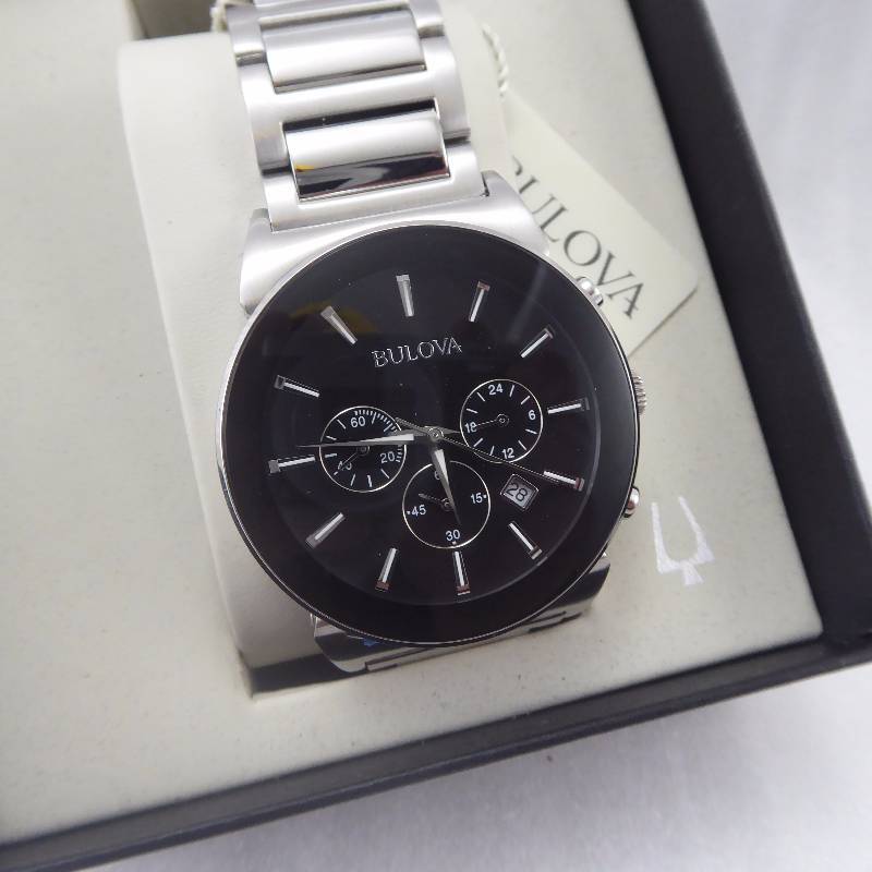 lot 26 image: Bulova Mens Silver Chronograph Classic Dress Watch