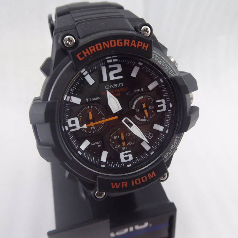 lot 47 image: Casio Mens Heavy Duty Design Chronograph Watch