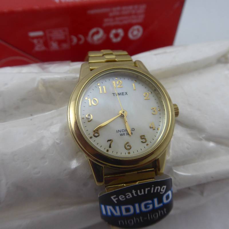 lot 62 image: Timex Womens Classic Goldtone Expansion Watch