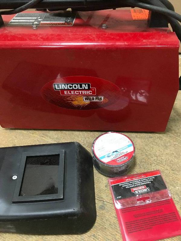 Lincoln Electric 110V Wire Feed Welder in working condition need nozze sheild