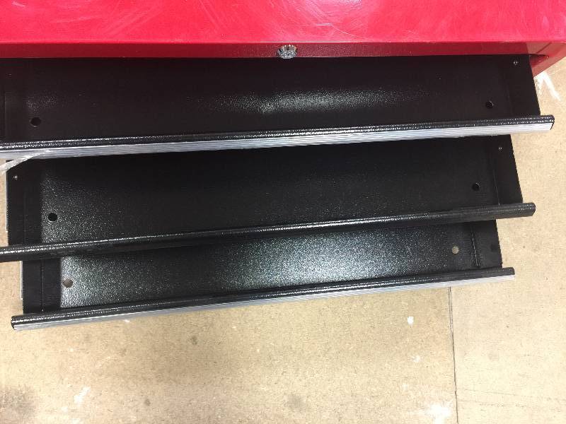 3 Drawer Center Tool Box in good conditions whit small damage no key