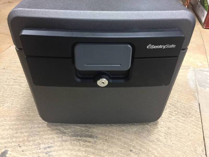 SentrySafe HD4100CG Fire-Safe Waterproof File in good condition whit key