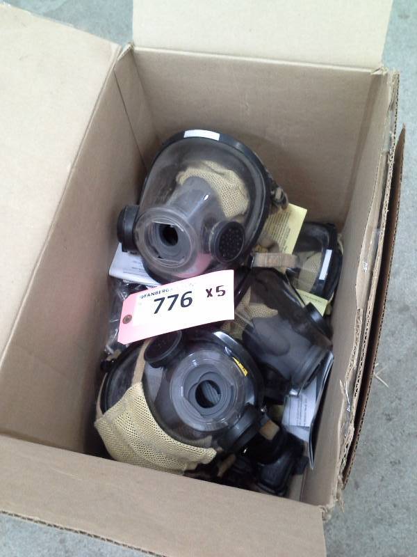 lot 776 image: Box of Full Face Mask