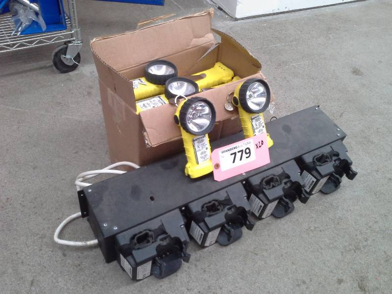 lot 779 image: Responder Flash Lights with Charger