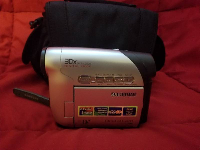 lot 15 image: Samsung Digital Camera