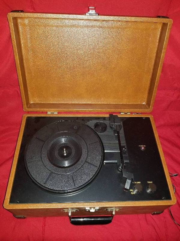 lot 12 image: Crosley Keepsake USB Turntable
