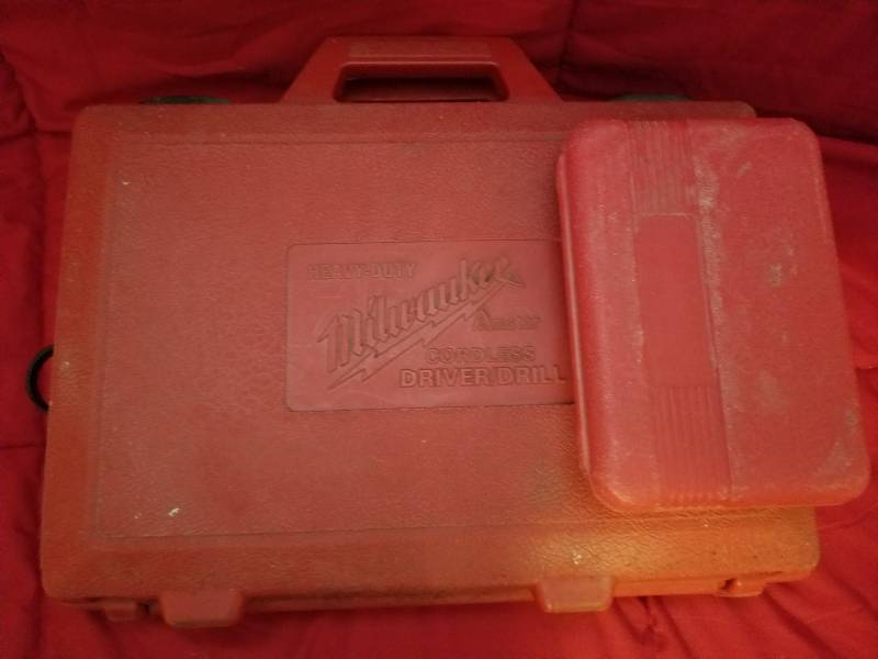 lot 17 image: Milwaukee Drill with Bits