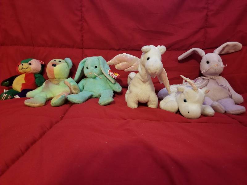 lot 21 image: Beanie Babies