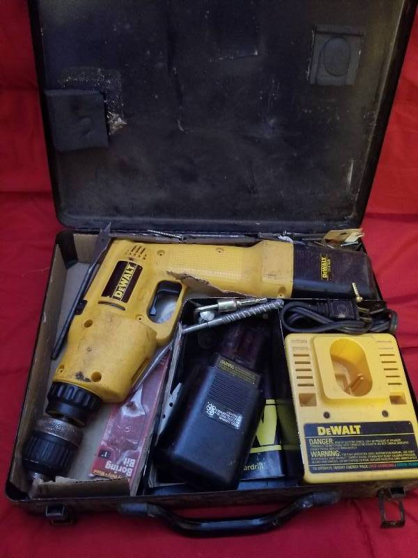 lot 22 image: Dewalt Drill