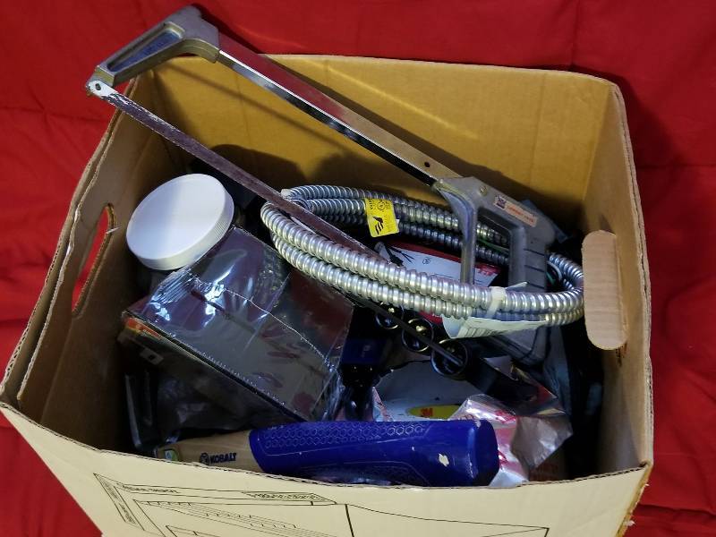 lot 29 image: Garage Items