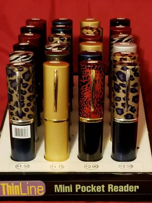 lot 43 image: Diamond Vision Thin Line Pocket Reader Lot