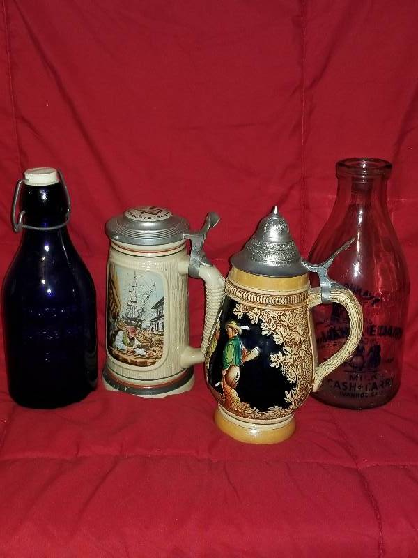 lot 45 image: SteinsMilk bottles