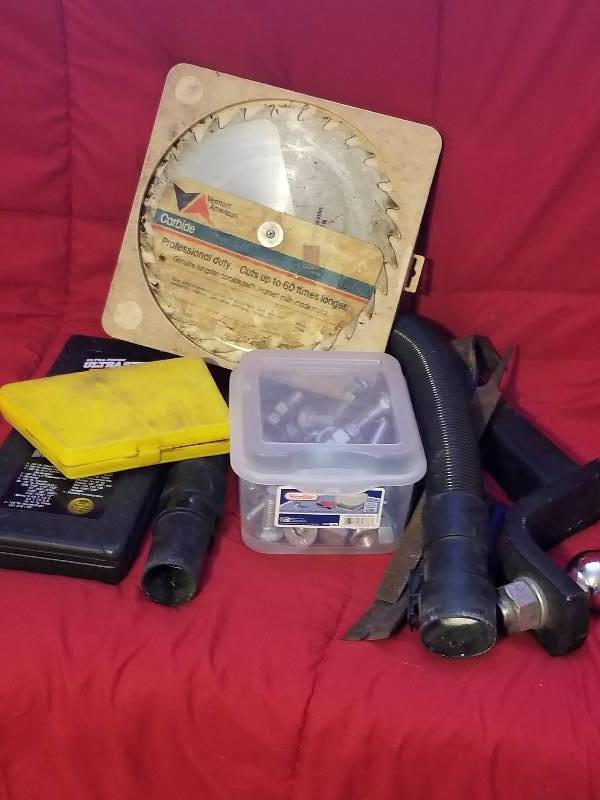 lot 51 image: Garage Items