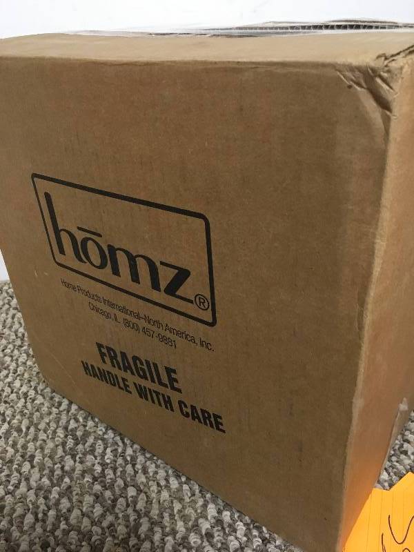 lot 44 image: 6 Qt. Clear Storage Containers - Lot of 8