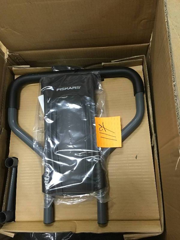 lot 117 image: Fiskars StaySharp Max 17-inch Reel Mower open box never used