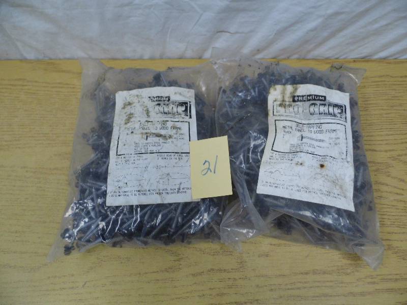 lot 21 image: 2 Bags of Self Tapping Screws