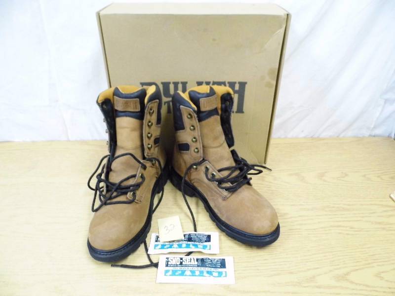 lot 32 image: Duluth Trading Co Boots
