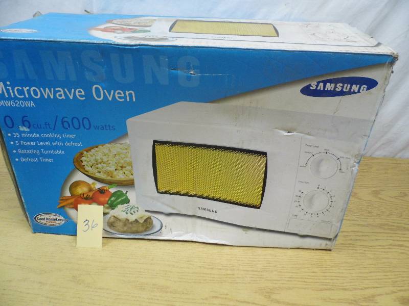 lot 36 image: Samsung Microwave