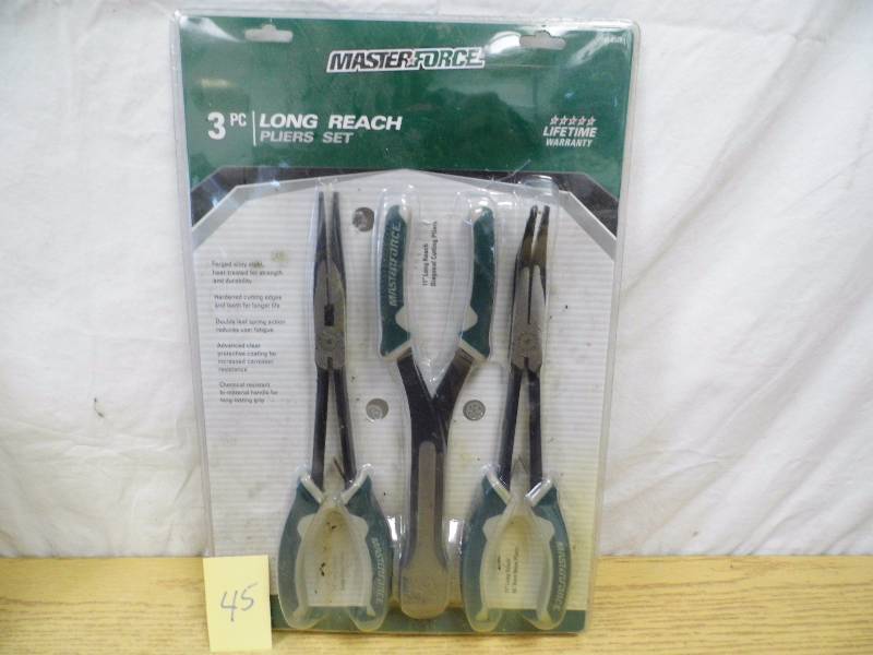 lot 45 image: Masterforce Plier Set