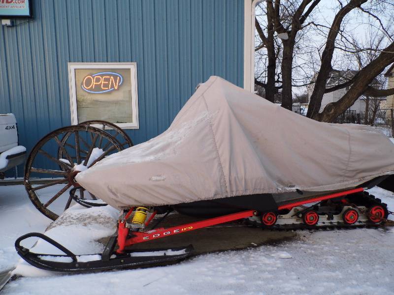 lot 170 image: 2002 Polaris XC600 Snowmobile