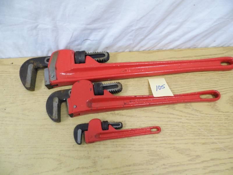 lot 105 image: Red Pipe Wrenches