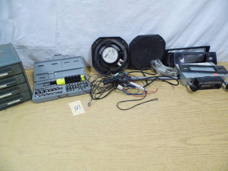lot 127 image: Car Stereo - Tools - Hardware