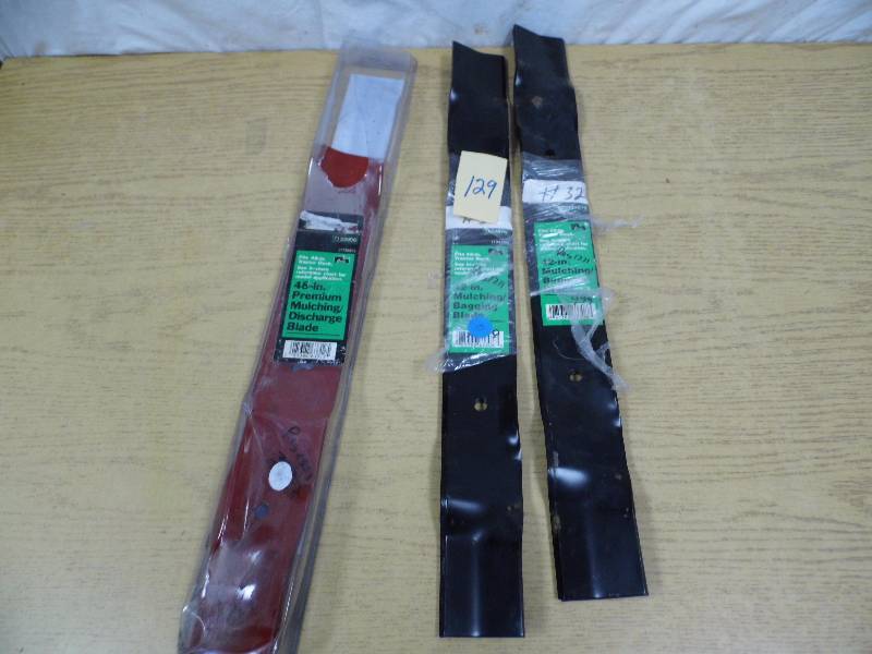 lot 129 image: Store Return - 3 Sets of Lawnmower Blades