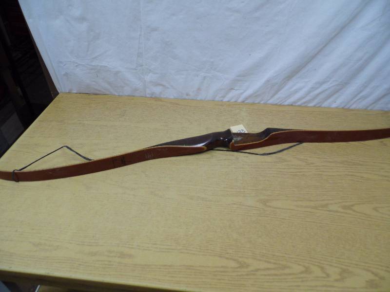 lot 133 image: Hawthorne Hunter Bow