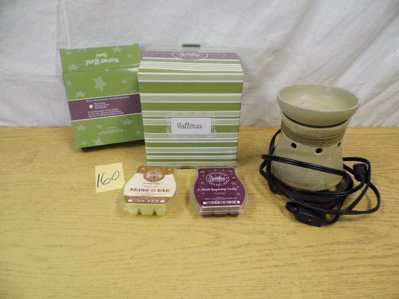 lot 160 image: Scentsy Warmer, Stand and Wax