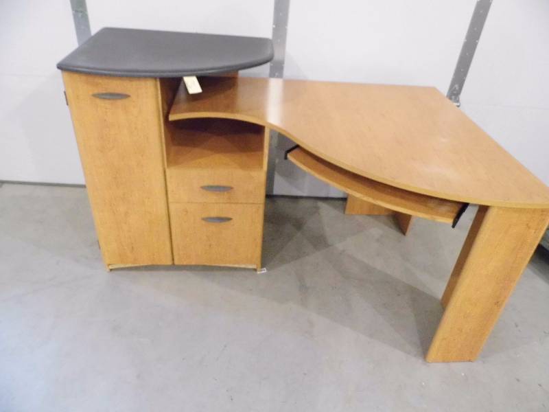 lot 169 image: Desk