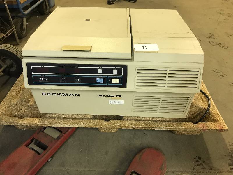 BECKMAN CENTRIFUGE