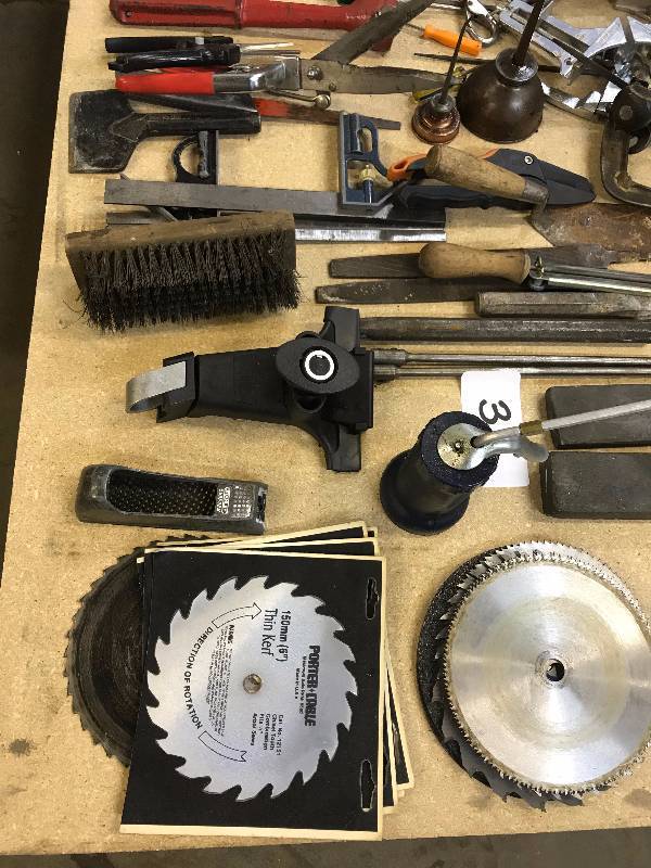 LOT OF HOUSEHOLD TOOLS