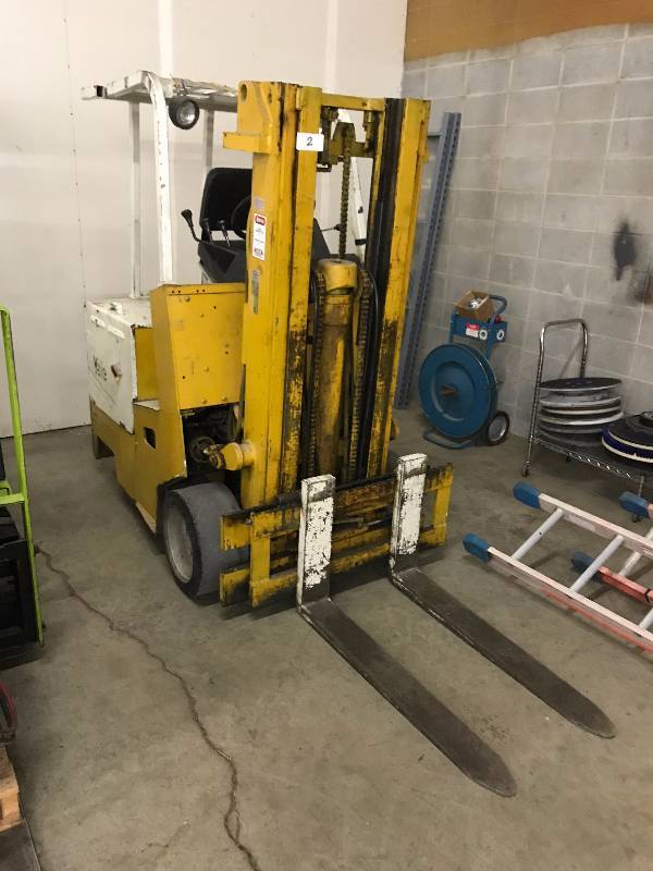 YALE ELECTRIC FORKLIFT