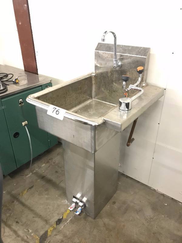 STAINLESS WASH STATION