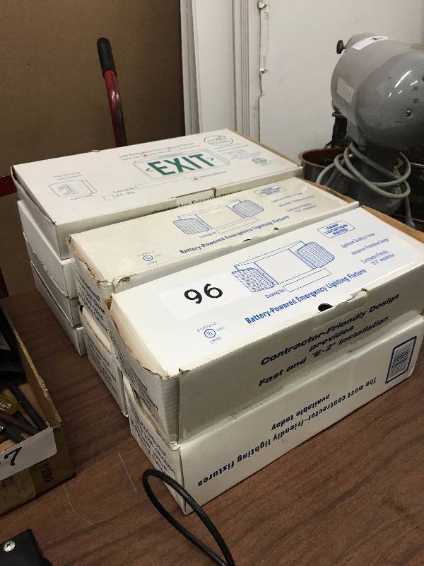 LOT OF EMERGENCY LIGHTING