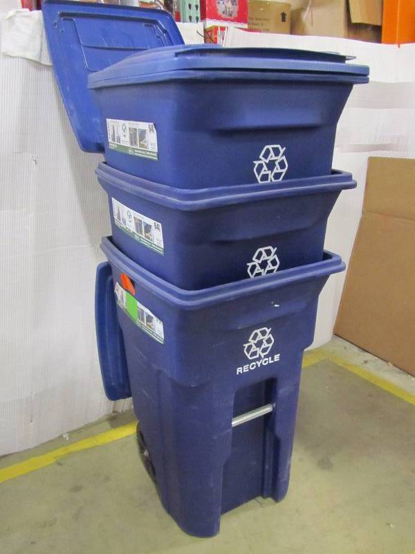 lot 72 image: Toter 64 Gal. Recycle Cart for Recycling (x3)