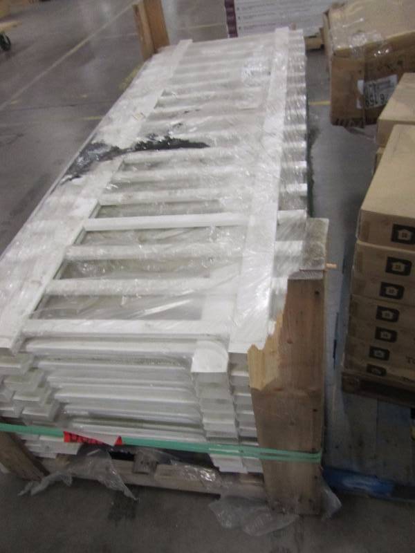 lot 76 image: White Fencing